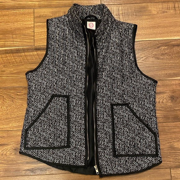 Wanna B Jackets & Blazers - Herringbone Quilted Lightweight Vest